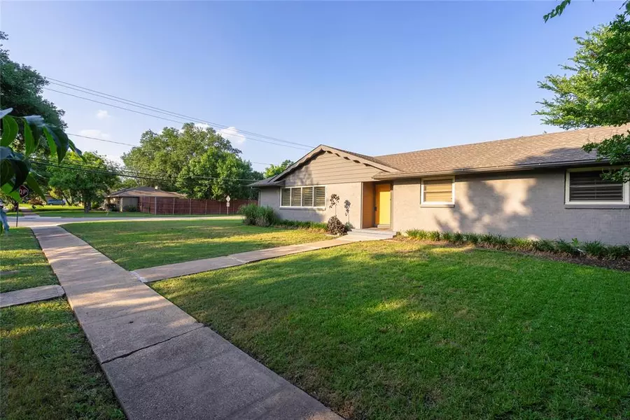 10318 Crittendon Drive, Dallas, TX 75229