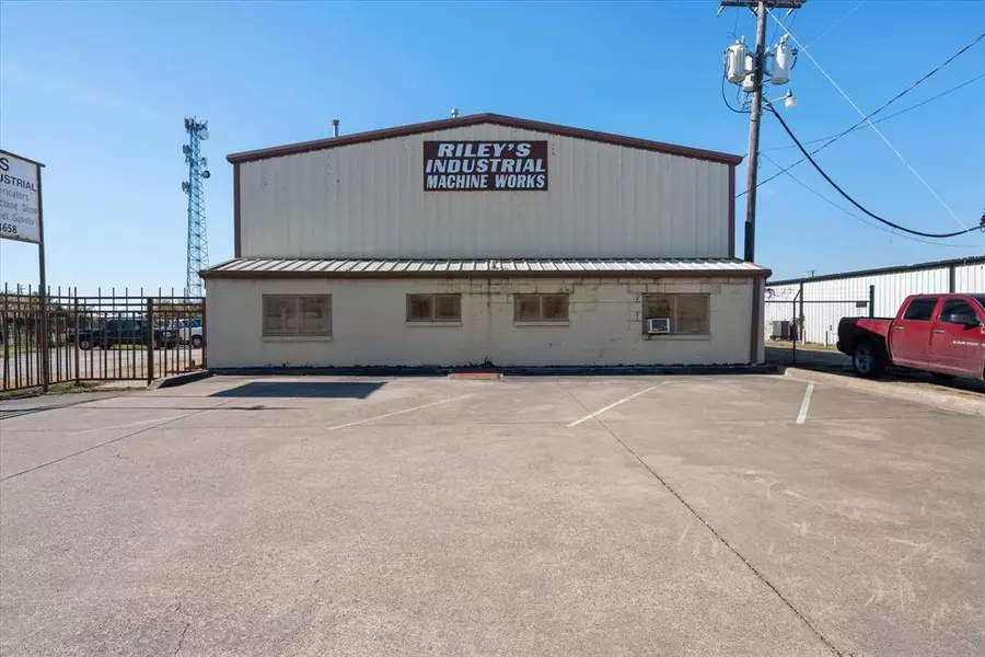 1003 S Kaufman Street, Ennis, TX 75119