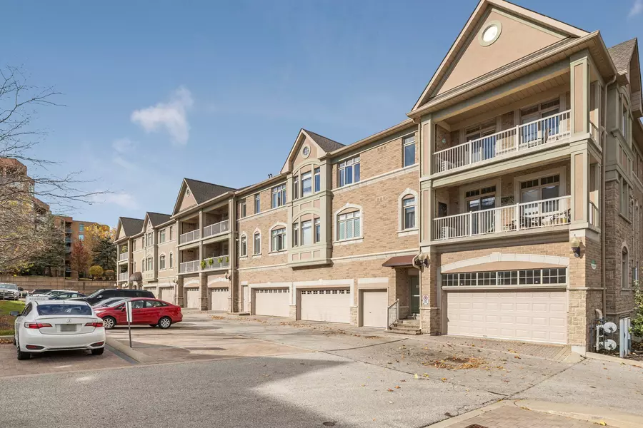 78 Sunset BLVD #207, New Tecumseth, ON L9R 2H5