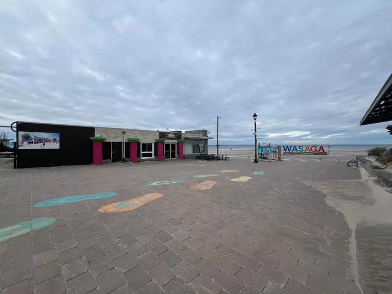 10 Main ST W #Unit B, Wasaga Beach, ON L9Z 2K3