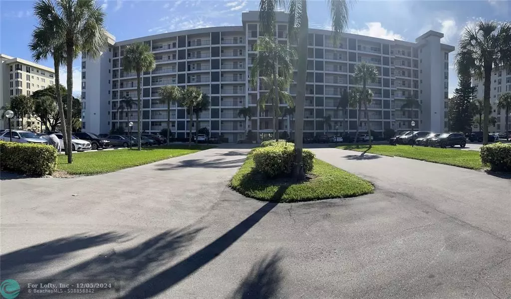 Pompano Beach, FL 33069,3100 N Palm Aire Dr  #307