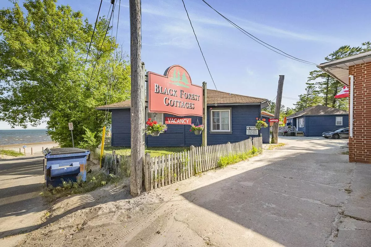 Wasaga Beach, ON L9Z 2J9,11 12th ST N