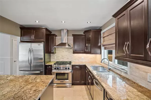 5 Terrington CT, Toronto C13, ON M3B 2J9