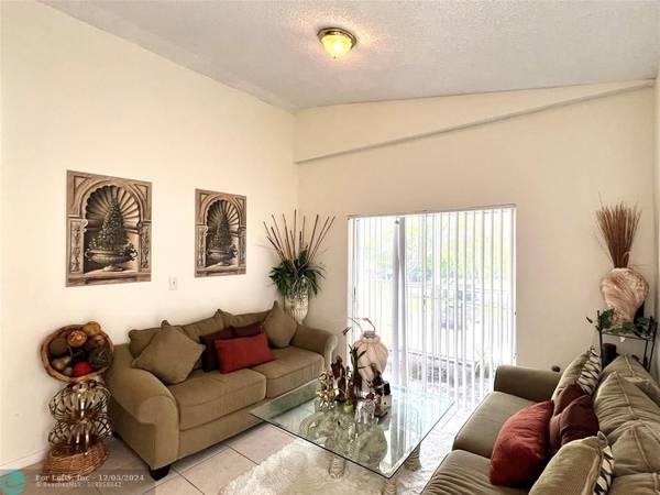 640 Cypress Club Way  #D12, Deerfield Beach, FL 33064