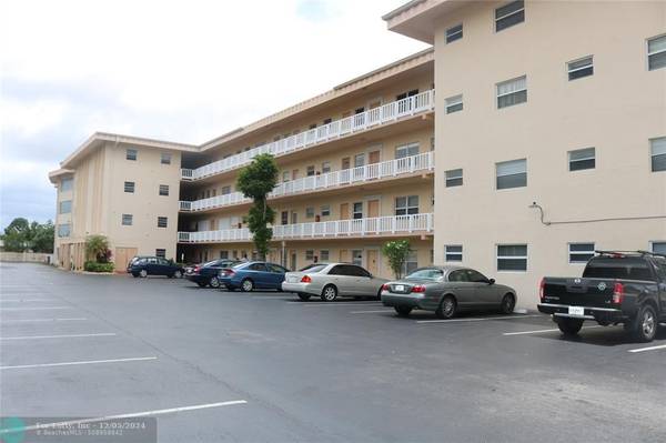 4191 NW 41st St  #419, Lauderdale Lakes, FL 33319