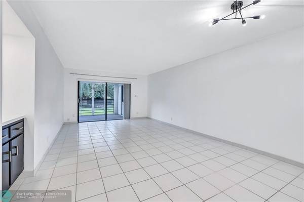 Boca Raton, FL 33428,9440 SW 8th Street  #209