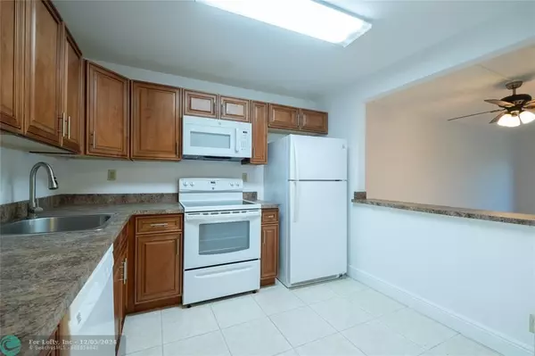 Boca Raton, FL 33428,9233 SW 8 STREET  #222