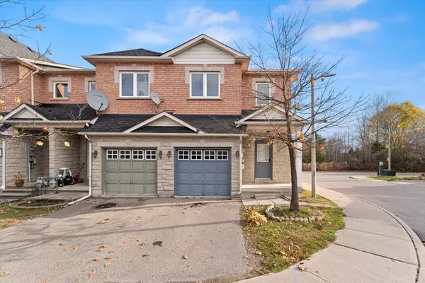 56 North Lake RD #13, Richmond Hill, ON L4E 0G5