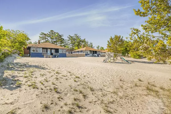 Wasaga Beach, ON L9Z 2J9,11 12th ST N