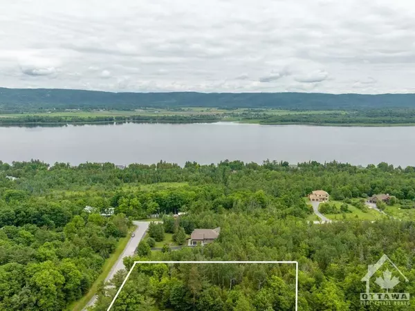 Constance Bay - Dunrobin - Kilmaurs - Woodlawn, ON K0A 1T0,1015 JULIA CT