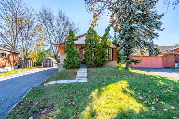 9 Thomson CT, Hamilton, ON L8V 3C1