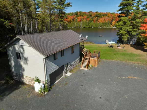 1014 Lyons Gate LN, North Frontenac, ON K0H 1K0