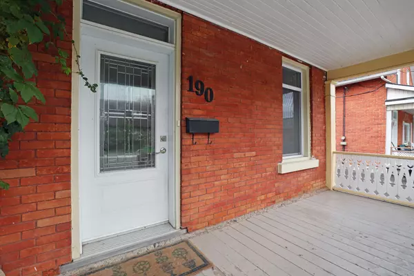 Renfrew, ON K7V 1W7,190 Lochiel ST S