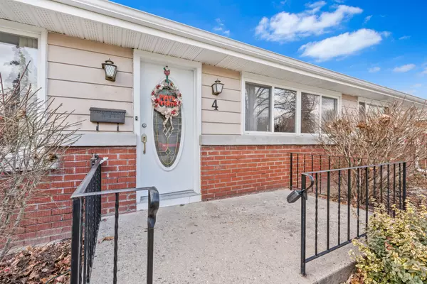 Kingston, ON K7M 1N8,4 Strathcona CRES