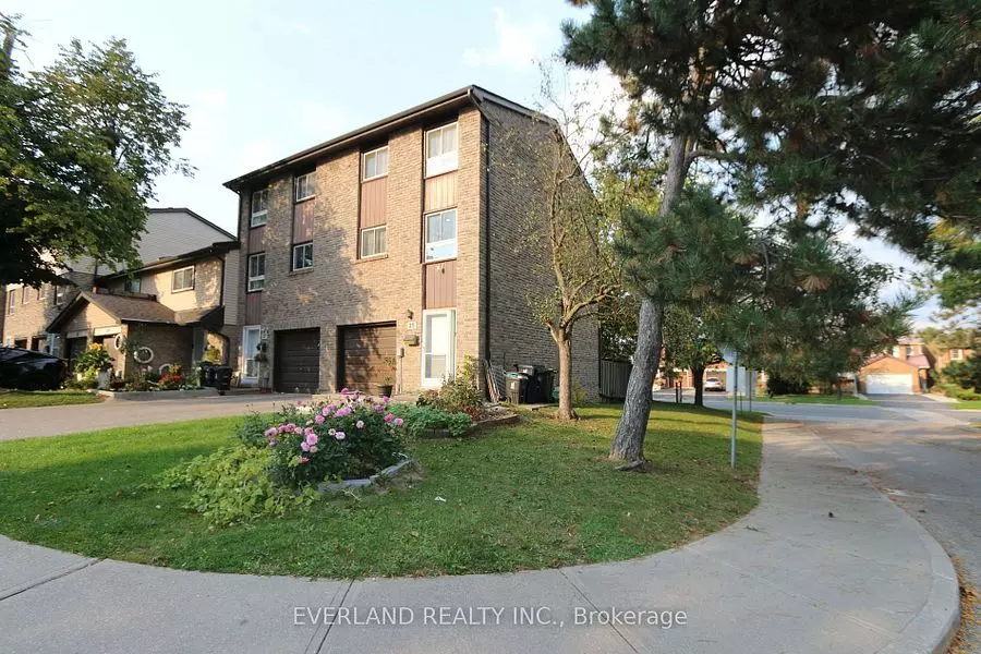 1121 Sandhurst CIR #25, Toronto E07, ON M1V 1V4