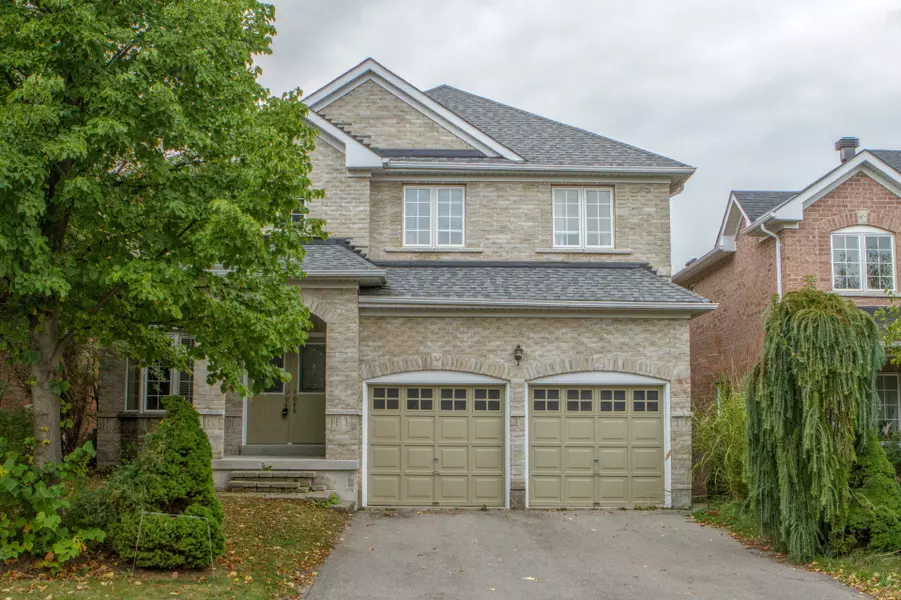 94 Memorial Gardens WAY #Main, Newmarket, ON L3X 3A7