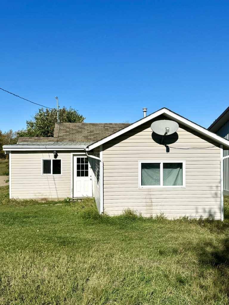 18 Railway AVE E,  St. Walburg,  SK S0M2T0