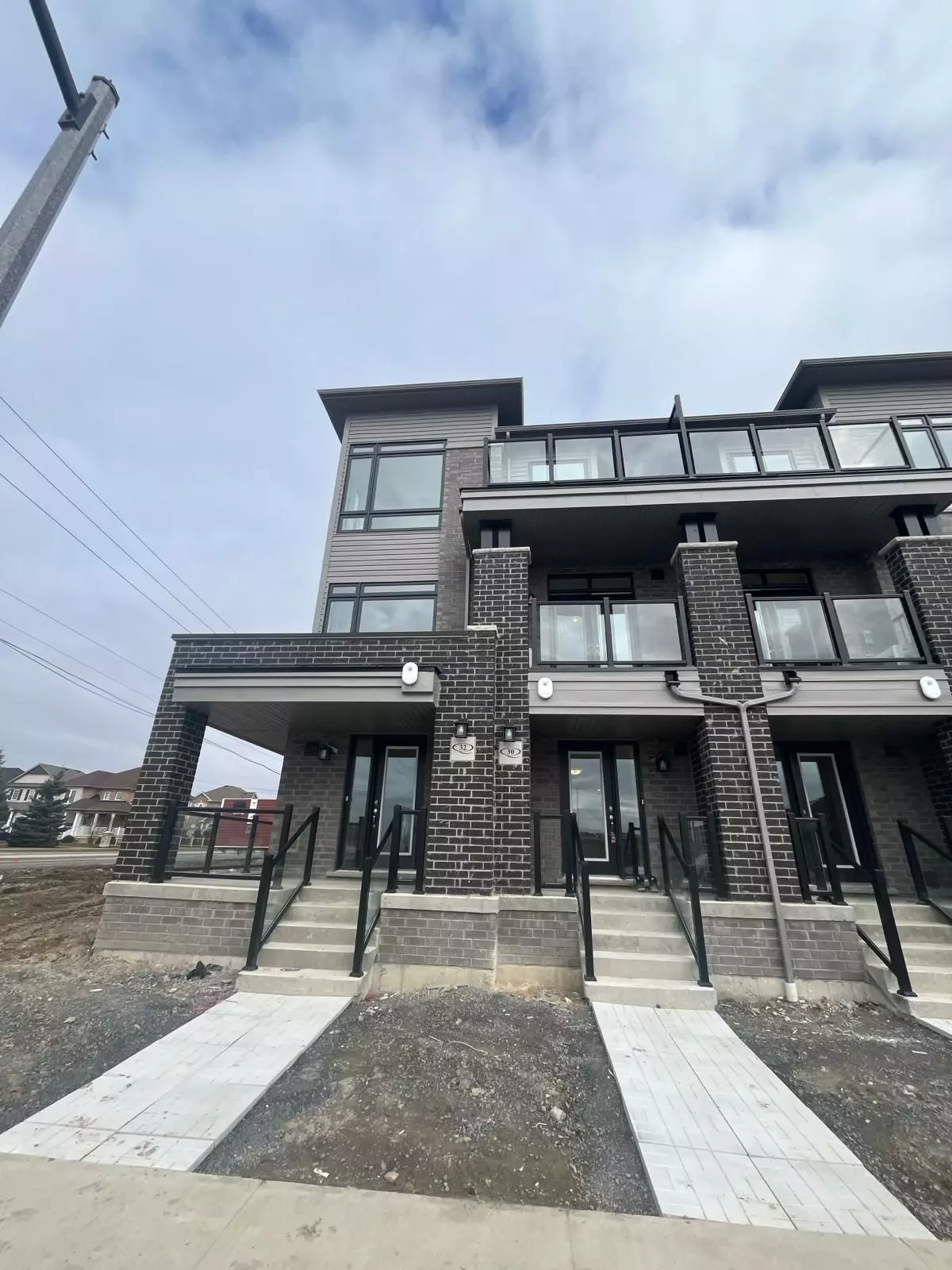 Whitby, ON L1R 3K4,30 Esquire WAY