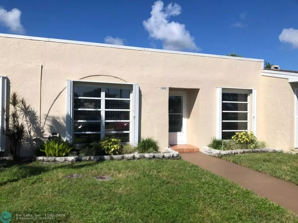 Boca Raton, FL 33433,8769 Warwick Dr  #267