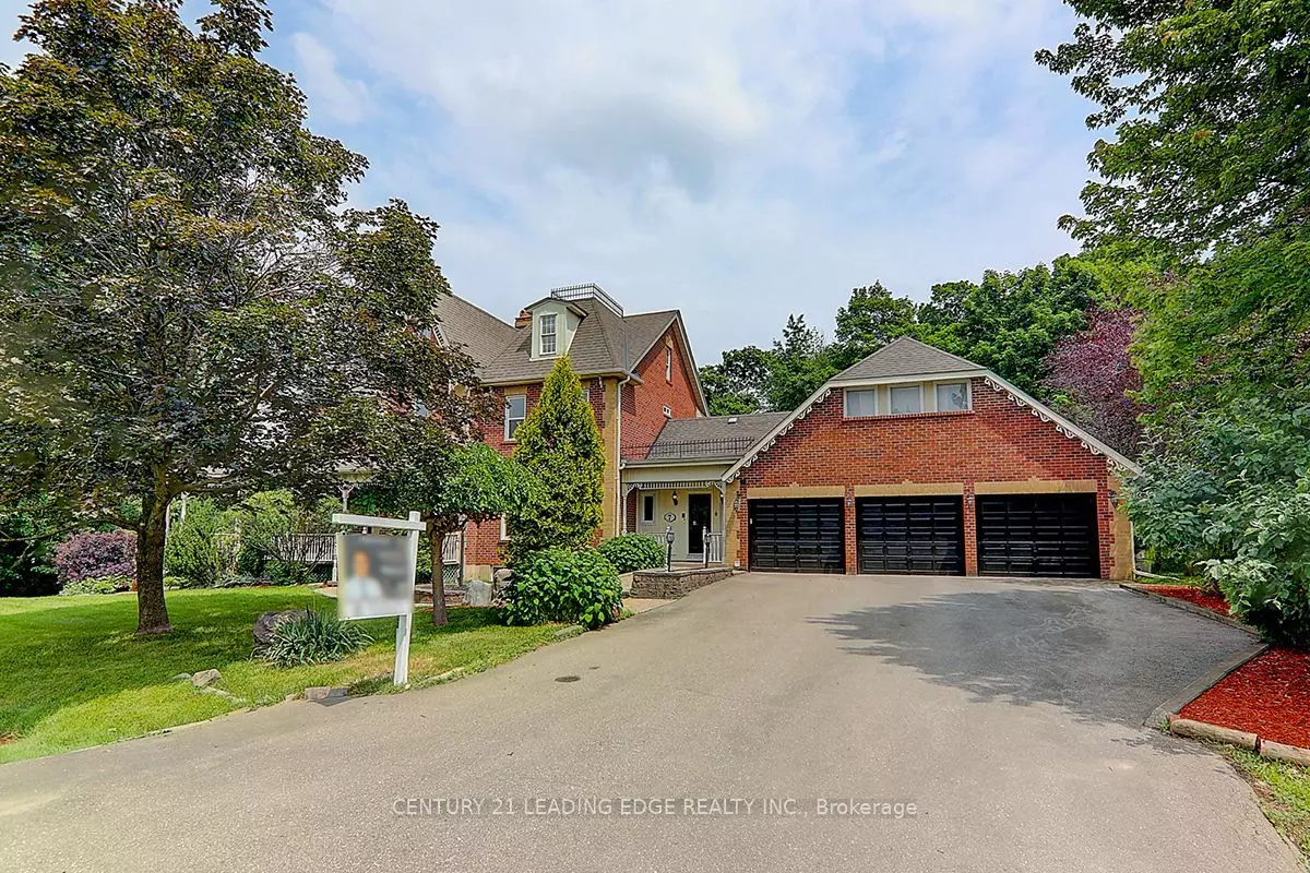 Whitchurch-stouffville, ON L4A 7X5,7 Maple View LN