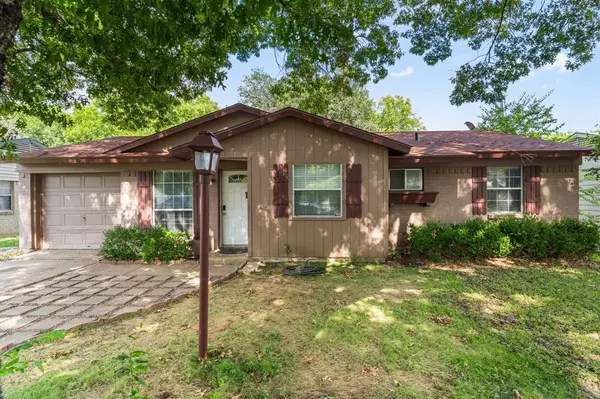 1083 Fairmeadows Circle, Duncanville, TX 75116