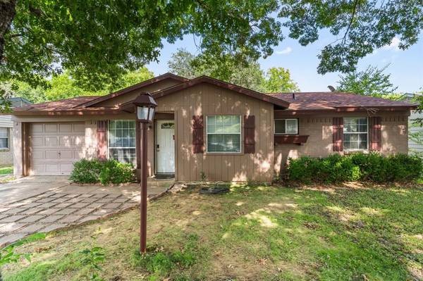 1083 Fairmeadows Circle, Duncanville, TX 75116