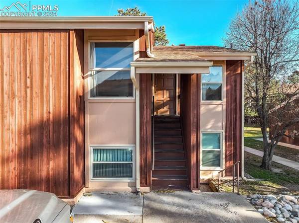 4477 N Carefree CIR #B, Colorado Springs, CO 80917