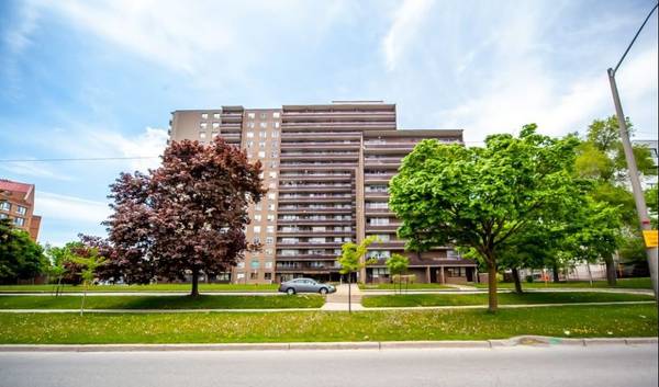 180 Markham RD #1404, Toronto E08, ON M1M 2Z9