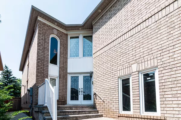 Mississauga, ON L5M 5X8,5582 Mcfarren BLVD