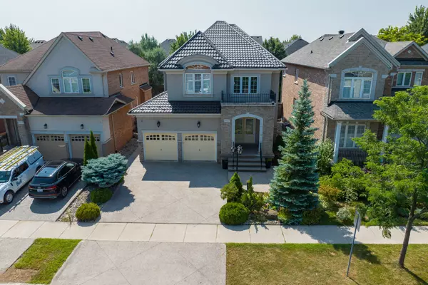 Oakville, ON L6H 7N6,2452 North Ridge TRL