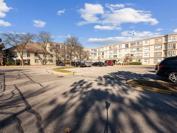 8351 Mclaughlin RD #422, Brampton, ON L6Y 4H8