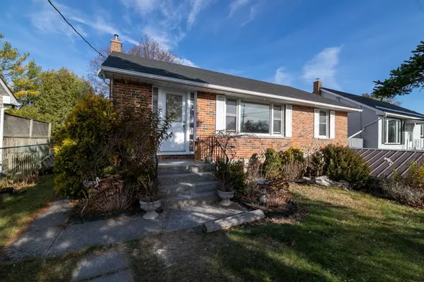 174 Dixon DR, Quinte West, ON K8V 1X3