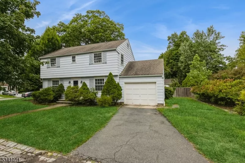 25 Baltusrol Way, Millburn Twp., NJ 07078