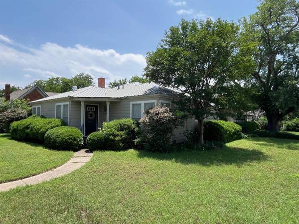 2201 Durham Avenue, Brownwood, TX 76801