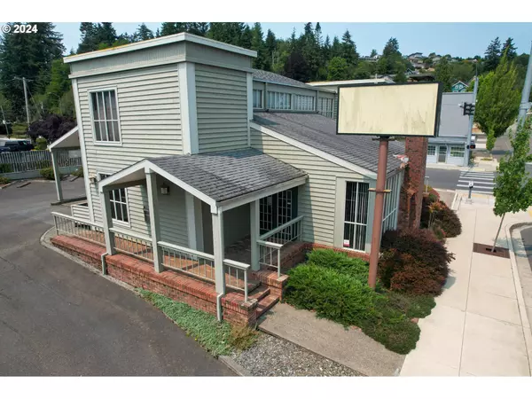 185 N 4TH ST, Coos Bay, OR 97420