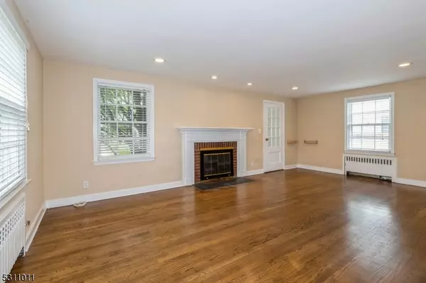 Millburn Twp., NJ 07078,25 Baltusrol Way