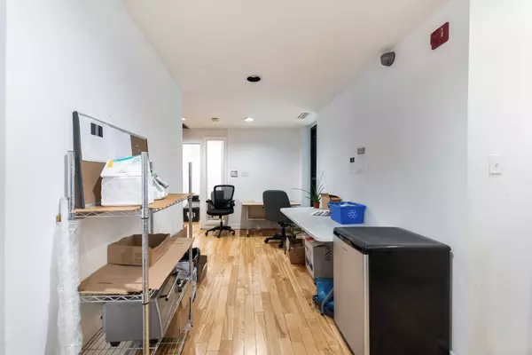 Toronto C01, ON M5V 1X1,269 Richmond ST W #201
