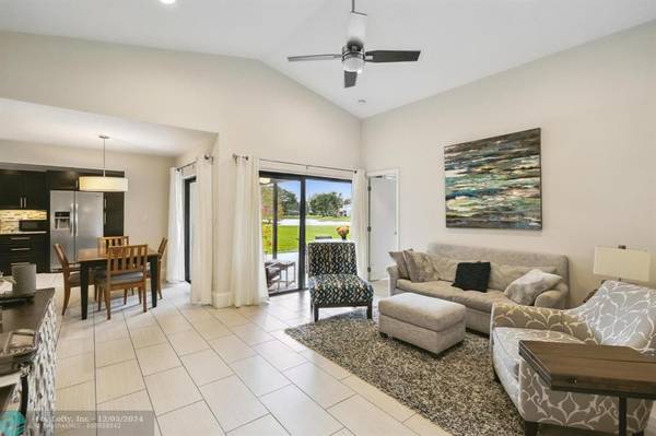 Deerfield Beach, FL 33442,3074 Deer Creek Lake Shore Dr  #3074