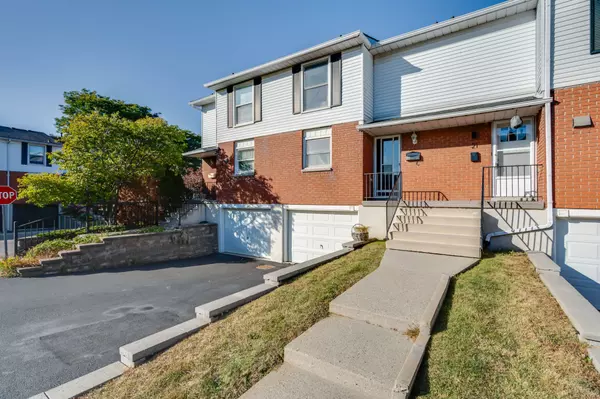 10 Angus RD #20, Hamilton, ON L8K 6K3