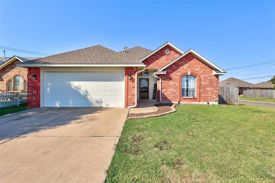 215 N Norman Avenue, Moore, OK 73160