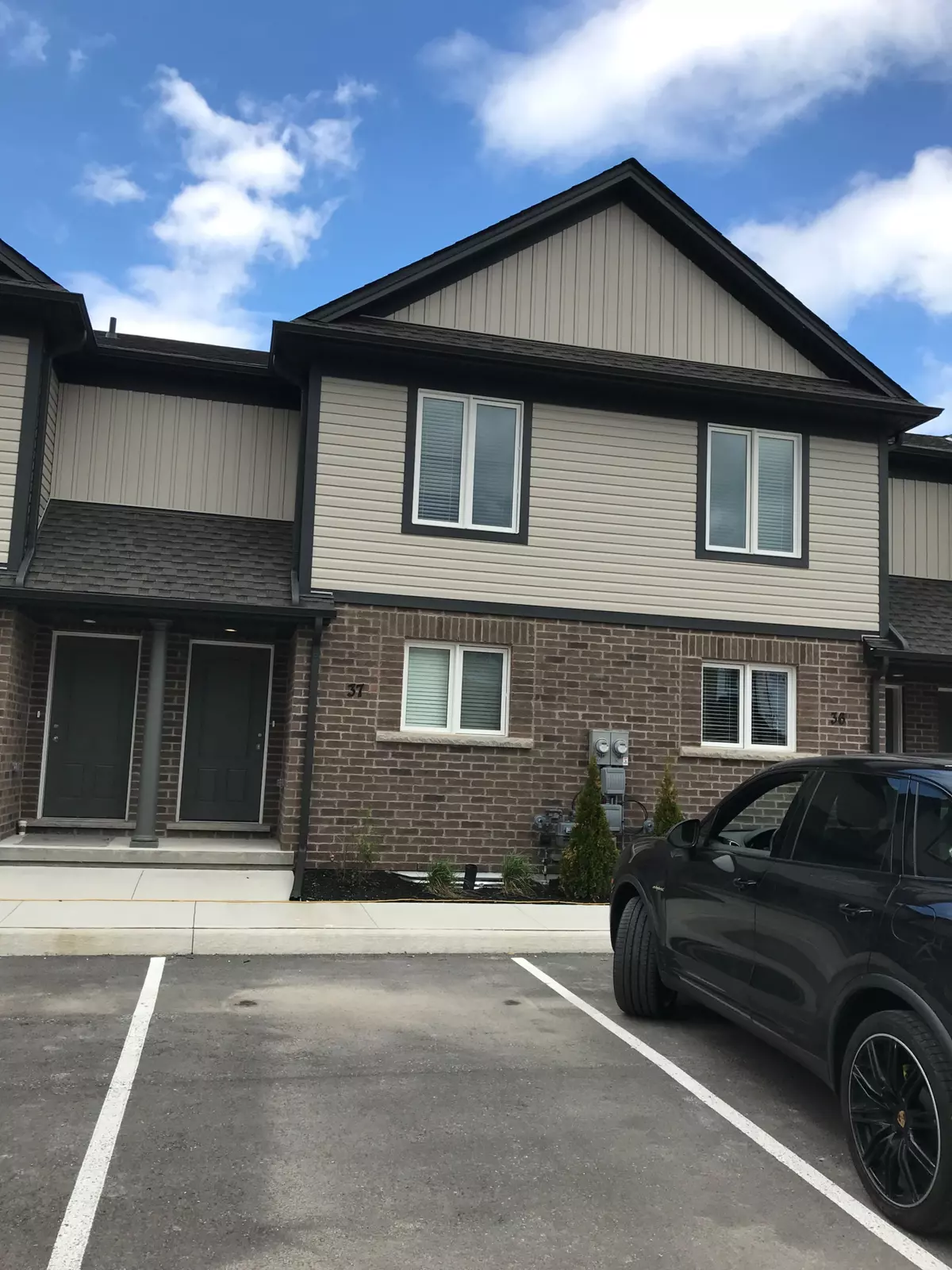 Niagara Falls, ON L2H 3P9,7768 Ascot CIR #37