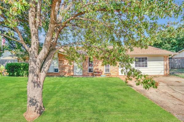 2042 W 7th Place, Elk City, OK 73644