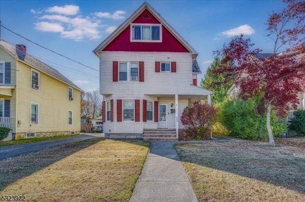 8 Pine St, Newton Town, NJ 07860