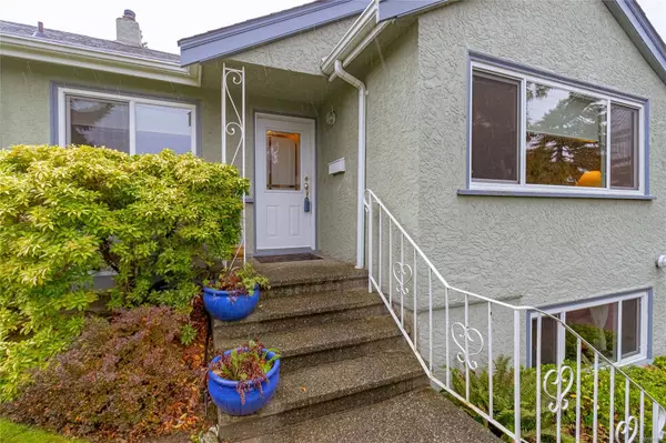 Saanich, BC V8P 2N7,3972 Cedar Hill Cross Rd #A