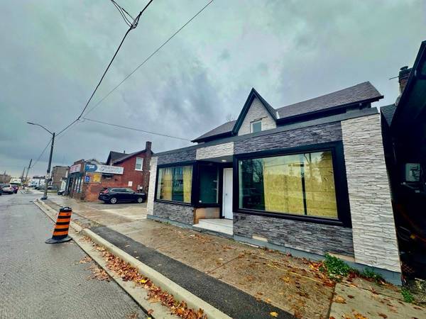 Oshawa, ON L1H 4H9,325 Simcoe ST S #1