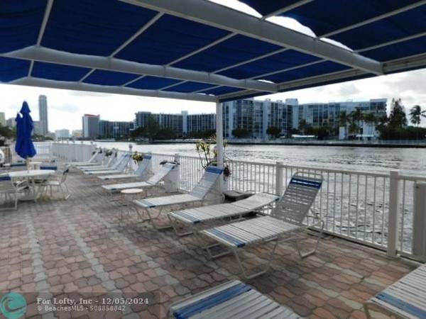 Hollywood, FL 33019,2710 S Ocean Dr  #205