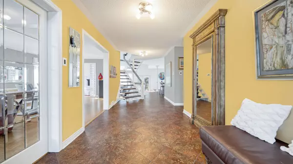 London, ON N5Y 5M6,15 Bayside CT W