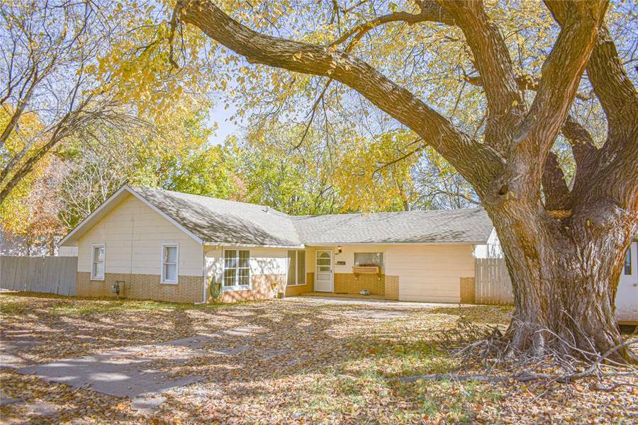 1420 W 1st Street, Elk City, OK 73644