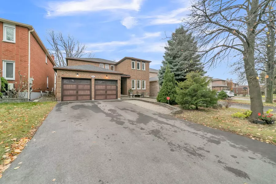 11 Trafalgar SQ, Vaughan, ON L4J 7M6