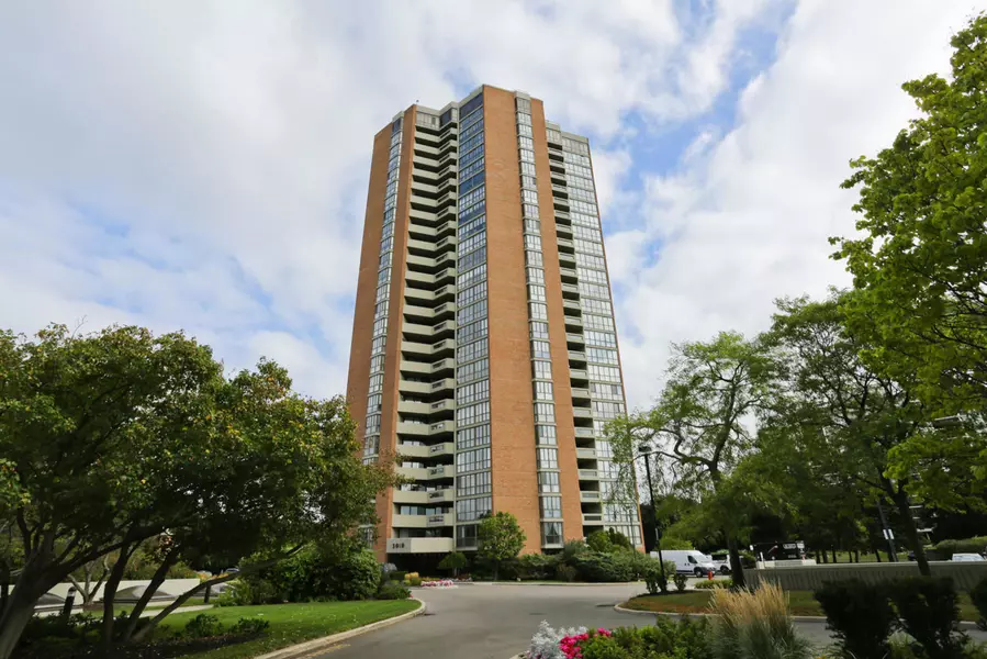 2010 Islington AVE #601, Toronto W09, ON M9P 3S8